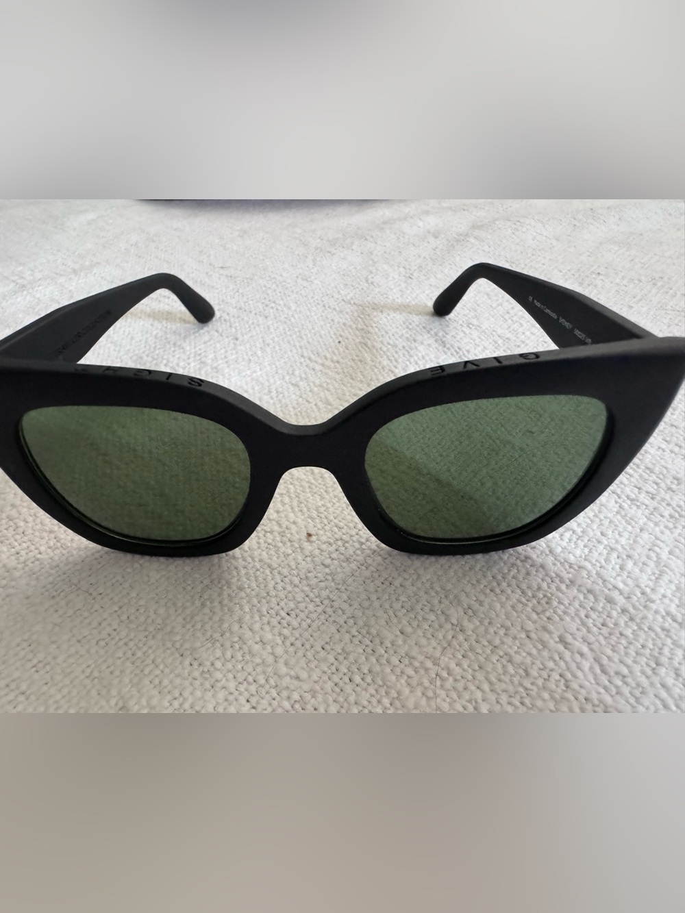 TOMS Sunglasses Sydney Matte Black Cat Eye Traveler Collection 50-23-148